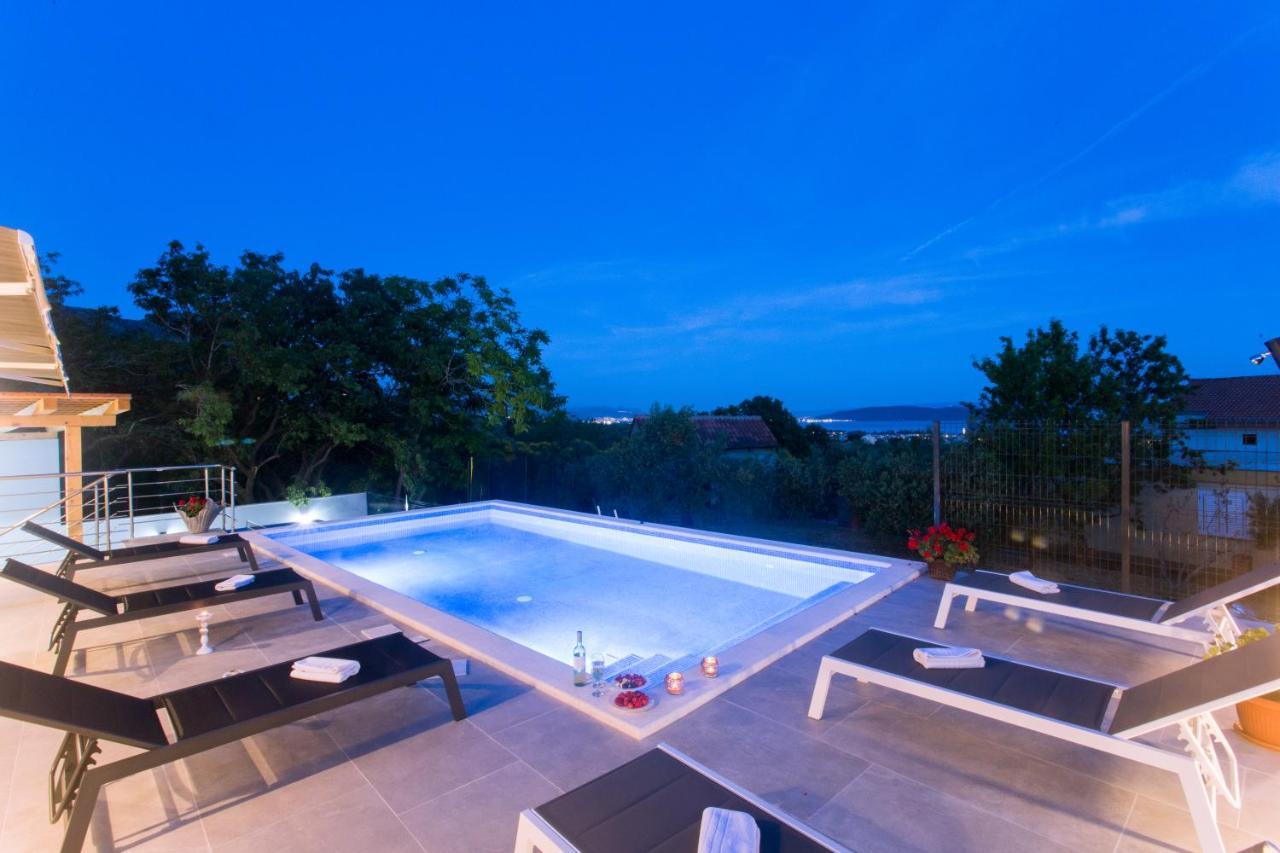 Villa Ivano With Sea&Mountain View Каштел-Стари Экстерьер фото
